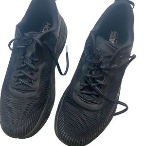 Hoka Bondi 7 men’s size 11. Worn three times in excellent shape.